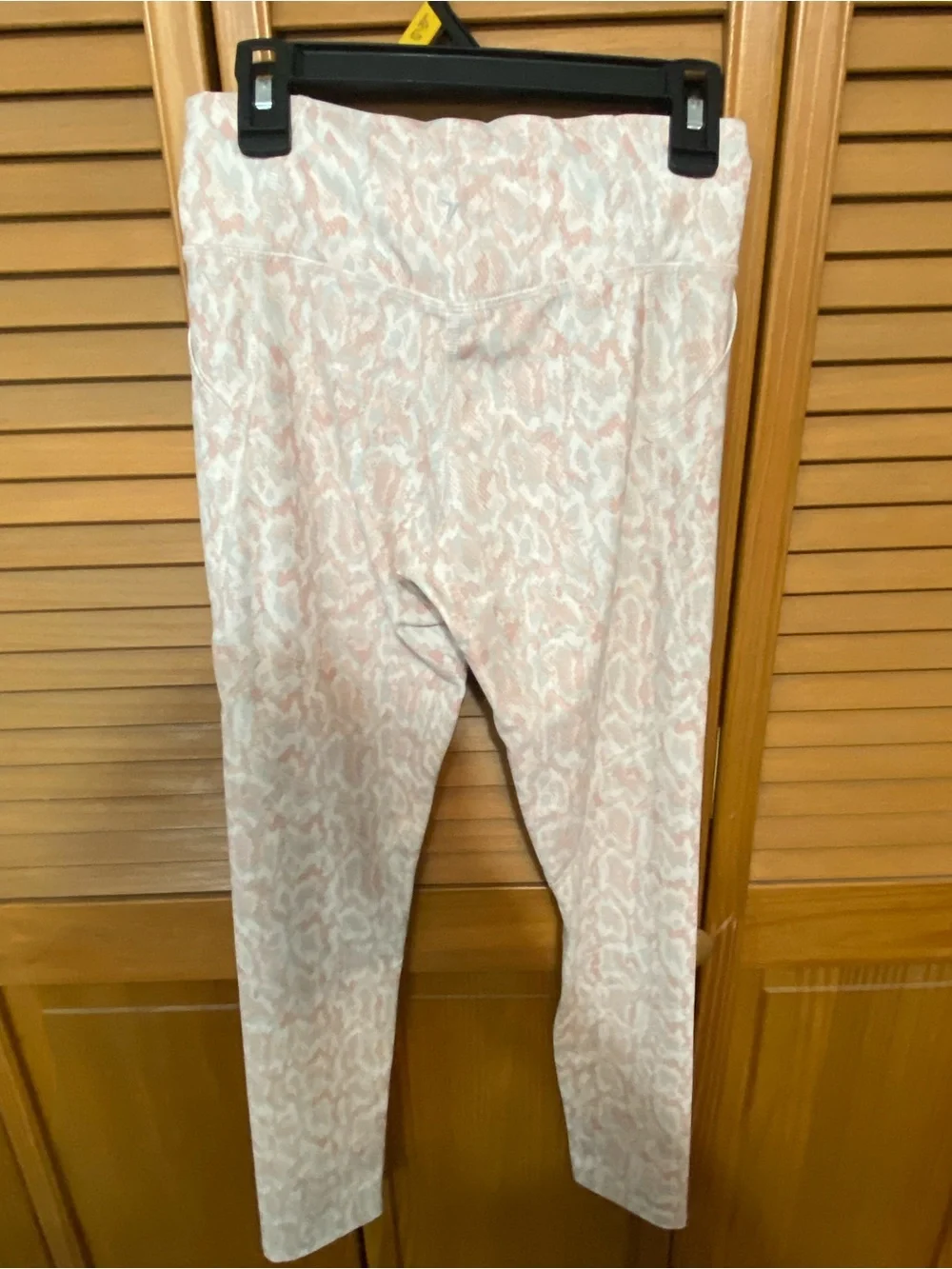 Old Navy Pink and Cream Patterned Active Leggings
